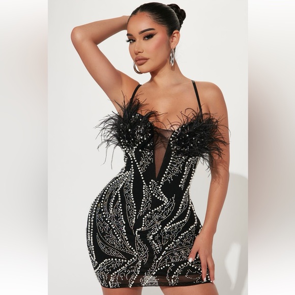 Self: 95% Polyester 5% Spandex• Lining; 100% Polyester• Contrast: 100% Nylon - Picture 1 of 6